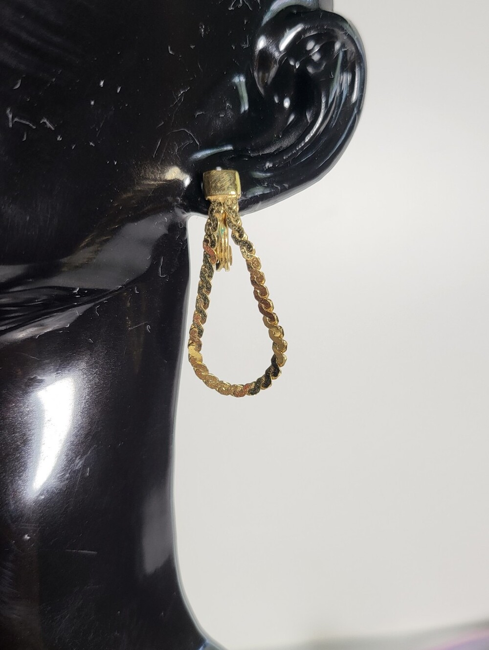 Vintage Signed Monet GoldTone Serpentine Chain 1.5” Retro Drop Clip On Earrings